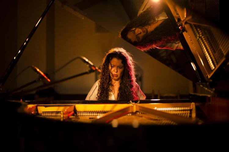 Freedom Music Festival byder på seks dage med koncerter, artist talks, musikfilm og et panel om kvinder og impro-musik. Her Sylvie Courvoisier ved flyglet. 