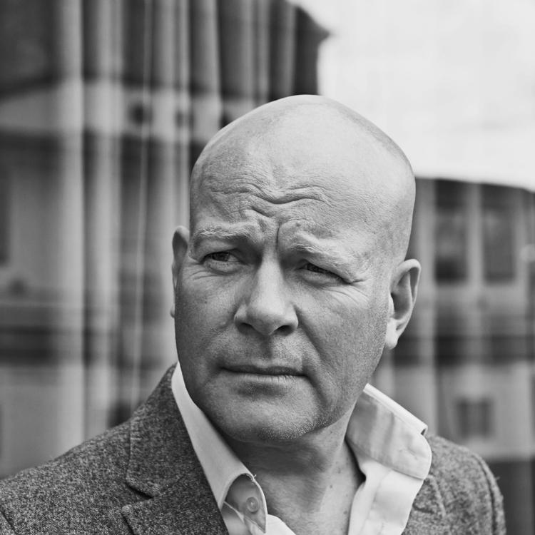 X Factor-dommerens pamflet 'Længe leve den kreative masse' er netop udkommet.  