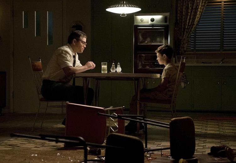 Trumps mur fik George Clooney til at filmatisere Cohen-brødrenes manuskript ’Suburbicon’, som er blevet en grum noir-fortælling om, hvor evigt nærværende racisme og intolerance er. Matt Damon (th.) spiller forrygende. 