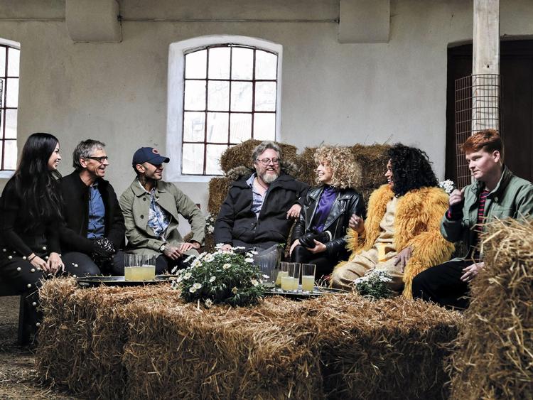 Aura, Michael Falch, Burhan G, Søren Huss, Dorthe Gerlach, Caroline Henderson og Karl William i ’Toppen af poppen’. 