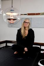 Hanne Kvist kan godt lide, at hendes Pantonlampe på én gang er ren og kompliceret i sit udtryk. 