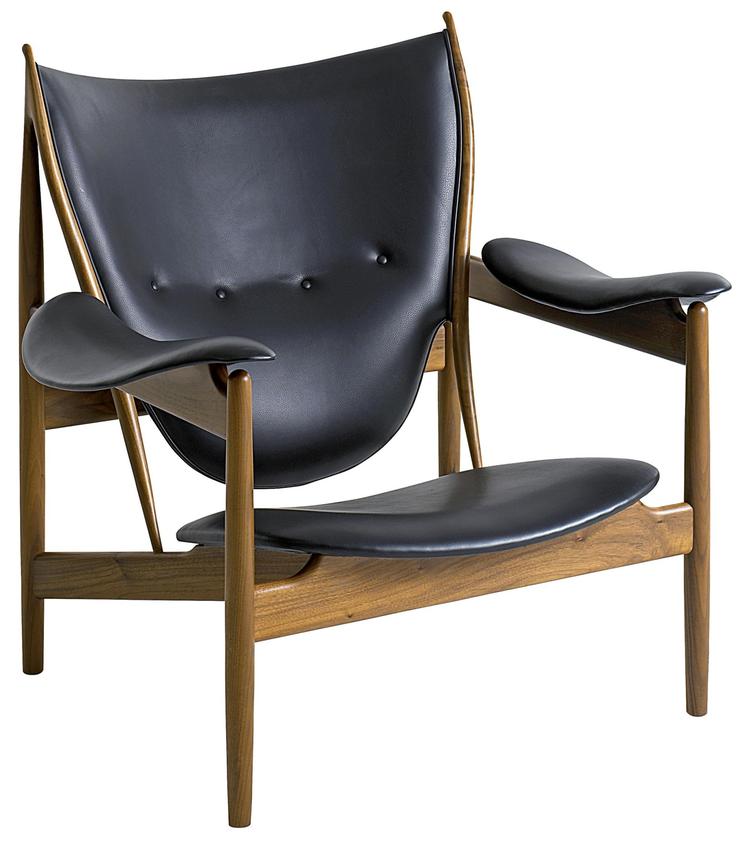 Finn Juhls Høvdingestol hører til klassikerne, som ifølge designer og forfatter Thomas Dickson giver os tryghed i det genkendelige, ikke mindst i krisetider. Men hvis verden går mod højkonjunktur, kan klassikerne meget vel ryge ud til fordel for modulære, fleksible møbler, mener han. 