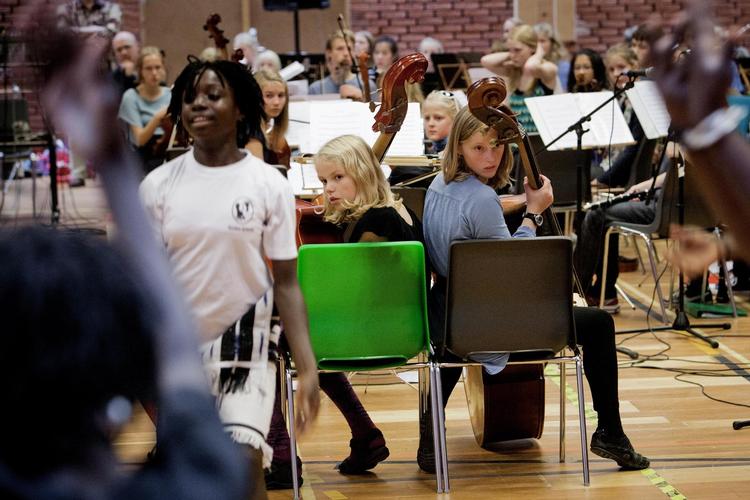 Musikskolerne skal blive bedre til at ramme flere børn på tværs af socioøkonomiske skel, lyder det samstemmende fra kulturminister Mette Bock (LA) og Socialdemokratiets kulturordfører Mogens Jensen. 