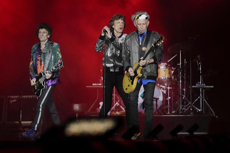 »Et eller andet sted må de have gemt Asterix' trylledrik, for de var i forbløffende form«, skrev Spiegel om The Rolling Stones’ turnéstart i Hamburg. 