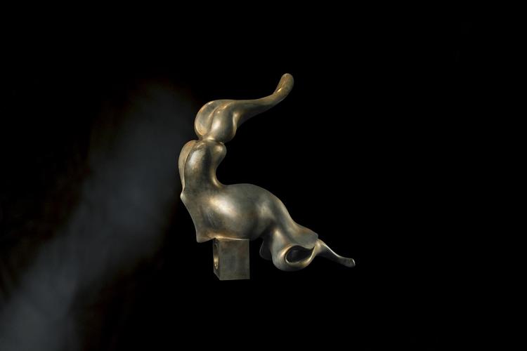 'Sirene' hedder skulpturen, som i virkeligheden er et af prins Henriks tidligste værker. Nu er den blevet opskaleret og foræret til Aarhus. 