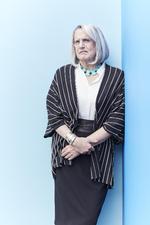 I tv-serien ’Transparent’ realiserer Morton Pfeffermann sig selv som transperson og bliver til Maura Pfeffermann. Fremragende spillet af Jeffrey Tambor. 