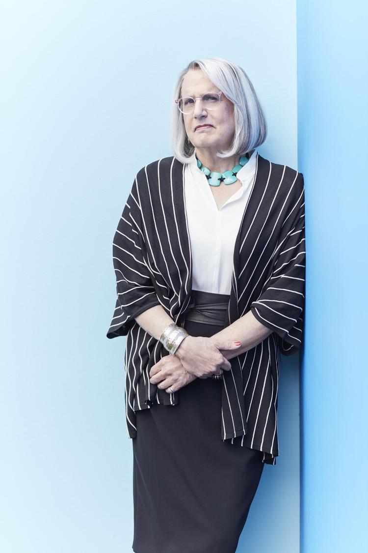 I tv-serien ’Transparent’ realiserer Morton Pfeffermann sig selv som transperson og bliver til Maura Pfeffermann. Fremragende spillet af Jeffrey Tambor. 