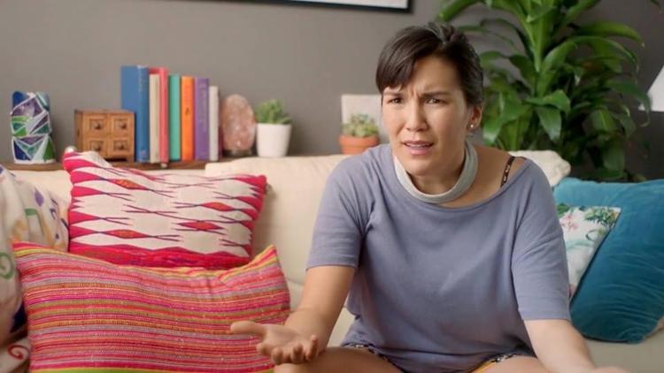 Det er ikke første gang, man som tv-serieseer oplever et menneske, der ikke kan overskue sit parforhold eller arbejde. I 'Strangers' er Isobel i krise (Screenshot)  