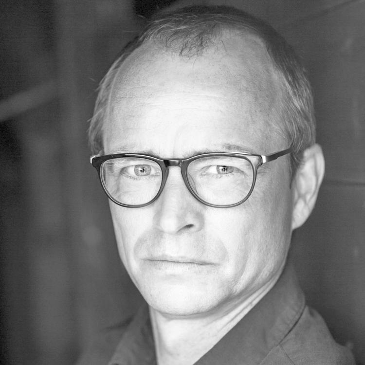 I Peter Adolphsens nye bog 'Rynkekneppesygen' knepper karaktererne til de eksploderer og dør.  