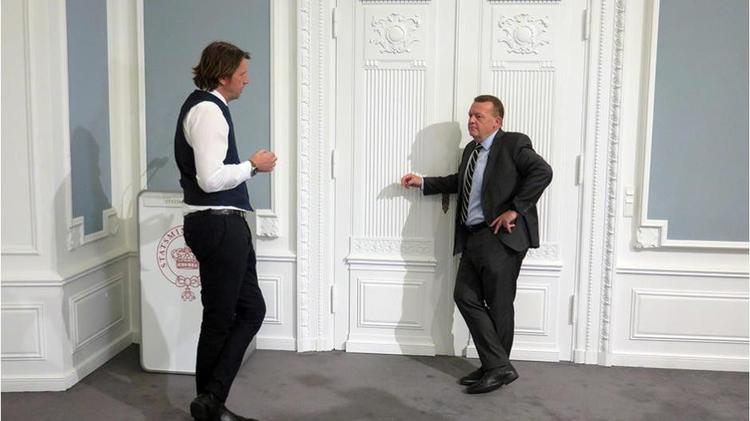 Journalist Anders Agger (til venstre) og statsminister Lars Løkke Rasmussen i DR-programmet 'Indefra med Anders Agger - Statsminister'. 