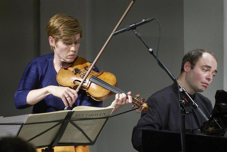 Der var ikke én affrasering, Isabelle Faust ikke vejede af på en guldvægt, mens Alexander Melnikov fulgte med ved flyglet. 