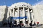 Forrige fredag blev Volksbühne besat. I torsdags sluttede forestillingen indtil videre, da politiet ryddede teatret. 
