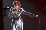 Lady Gaga, som her optræder som Bowie ved Grammy Award 2016, er aktuel med Netflix-dokumentarserien ’Five Foot Two’, hvor hun inviterer med om bag ved sin persona. 