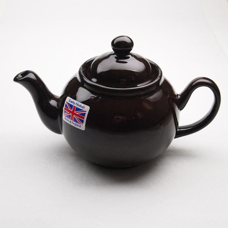 Blandt tedrikkere betragtes den britiske Brown Betty-kande som en af de bedste tekander, fordi bladene har god plads til at afgive smag og aroma. 