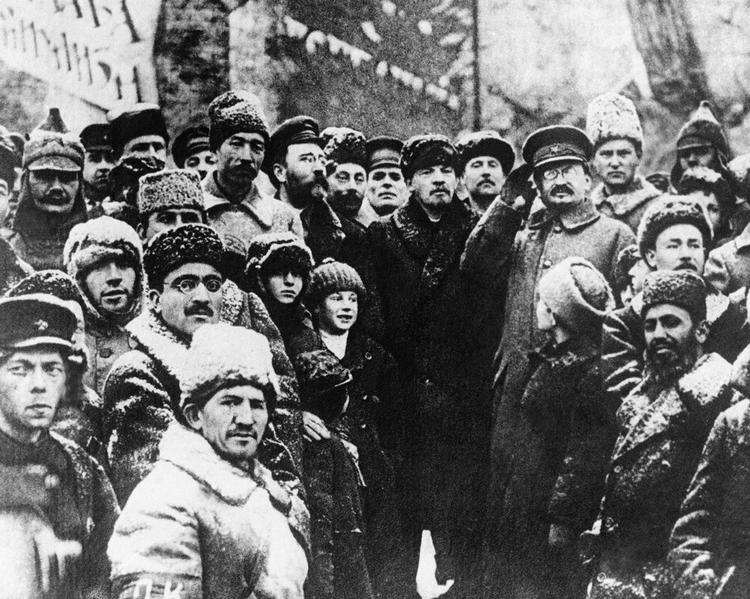 Lenin og Trotskij under en parade i 1919 på Den Røde Plads i Moskva. 