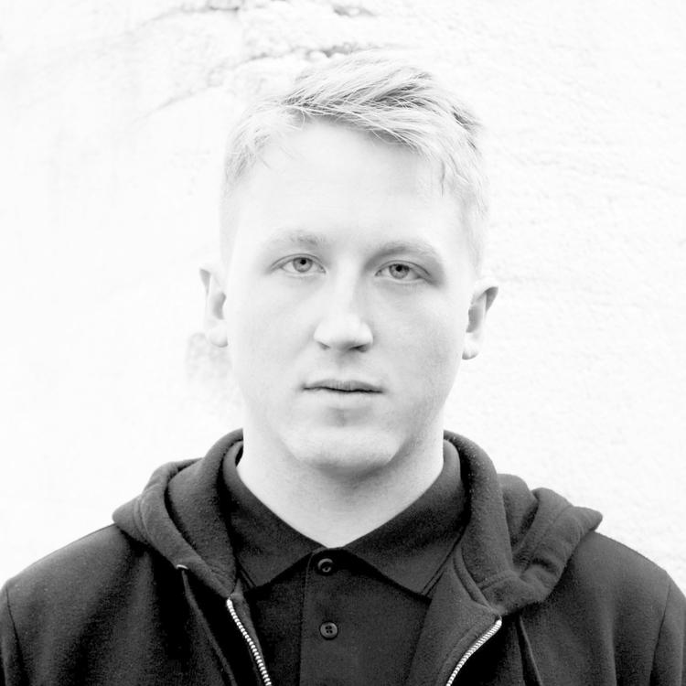 »Vi skal have et multiplum af holdninger, tilgange og skoler og ikke én administration, der laver de samme rammer for den klassiske violinist som for digteren«. 