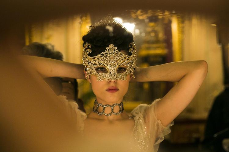 ’Matilda’ med polske Michalina Olszanska er den russiske instruktør Aleksej Utjitels ottende film. Den inden da mest kendte, ’Kraj’ fra 2010, var af Rusland indstillet til en Oscar som årets bedste udenlandske film. 