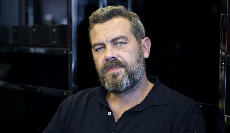 Kaspar Colling Nielsen er netop aktuel med romanen "Det europæiske forår", hvor han skildrer en nær, dystopisk fremtid.

 Arkivfoto: Henriette Dæhli