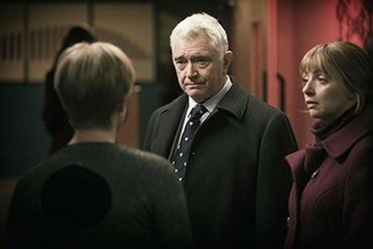 Martin Shaw som George Gently og Lisa McGrillis som Rachel Coles i Alan Hunters krimi. 