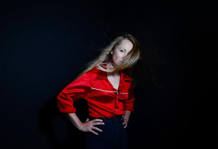 Kærlighed, skyld og uro. Tamara Lindemans sange indeholder alt fra midtvejskrise i trediverne til skyldfølelse over klimaforandringer. 