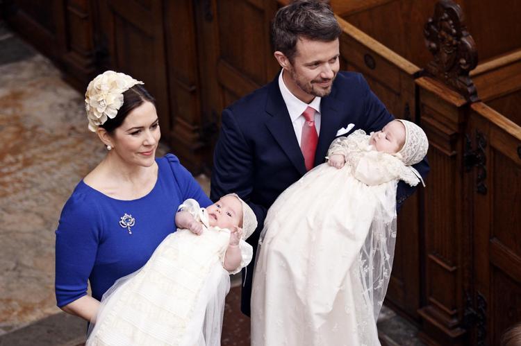 Fire gange har kronprins Frederik ogkronprinsesse Mary på deres børns vegne svaret på spørgsmålene til den kristnetrosbekendelse og bekræftet at lade deres børn døbe i denne tro.Senest, da tvillingerne prins Vincent ogprinsesse Josephine blev døbt i 2011. 
