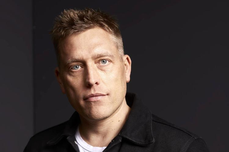 Enggaard_mørk skjorte_fotograf Robin Skjoldborg