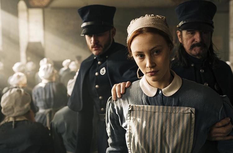 Sarah Gordon spiller Grace Marks i Sarah Polleys miniserie om den morddømte tjenestepige, som er svær at blive klog på. Hun er på en gang naiv og stærk i troen på, at kvinder fortjener en bedre plads i verden, end mænd tillod i 1800-tallets patriarkalske samfund. 