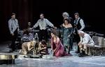 Hele selskabet af middagsgæster mister evnen til at forlade rummet i ’The Exterminating Angel'. 