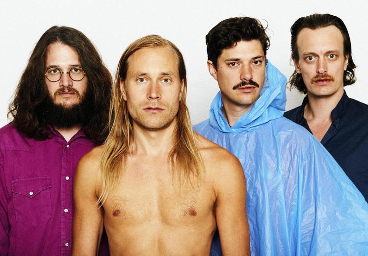 Musikken på albummet ’1982’ er afslappet og åben over for tidens musikalske strømninger. 