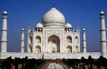 Mausoleet Taj Mahal er omkranset af fire identiske minareter, som er bygget med en hældning udad, så de i tilfælde af et jordskælv vil styrte til jorden væk fra selve mausoleet. 