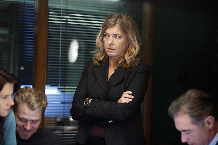 Paprika Steen i rollen som politikvinden, der skal finde den forsvundne præsident. 