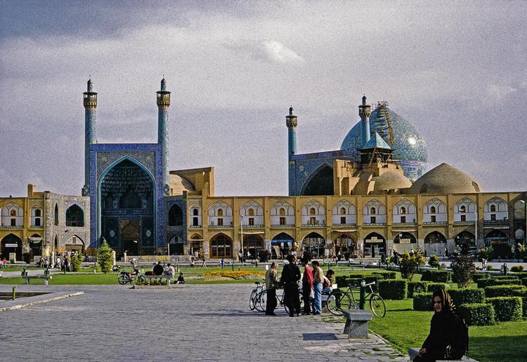 Professor Hans Munk Hansen har rejst og arbejdet i Iran/Persien gennem godt 60 år. Første gang, han besøgte Fredagsmoskeen i Isfahan, var i 1955. 