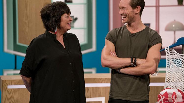 'Lige i skabet' sendes på TV 2 Charlie lørdag aften i bedste sendetid. Her ses holdkaptajn Gitte Madsen med danser Morten Kjeldgaard.  