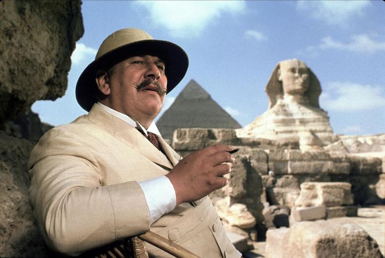 Peter Ustinov har spillet Hercule Poirot hele seks gange. 
