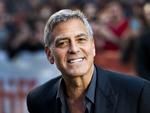 Skuespilleren George Clooney træder ofte frem på skærmen, hvor han ser superpæn ud og drikker kapselkaffe. 