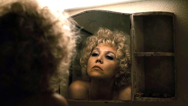 Maggie Gyllenhaal i rollen som Candy i 'The Deuce', som hun også har medproduceret. 