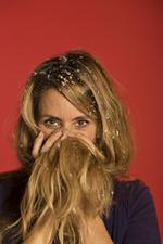 47-årig skuespiller og danser, kendt fra en række film og tv-serier såsom ’Festen’, ’Nynne’, ’Nikolaj og Julie’ og ’Klassefesten 3’. Hun har senest medvirket i ’Den skaldede sangerinde’ på Teatret ved Sorte Hest og turnerer jævnligt med Meridiano Teatret. Hun bor med sin datter på Frederiksberg. 