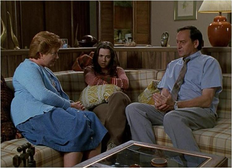 Lindsays forældre er ikke glade for det slæng af , som deres lille pige er begyndt at hænge ud med. De så hellere, at hun brugte sin tid med den gudfrygtige nabopige, Millie, der altid laver sine lektier til tiden. 