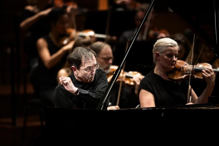 Franskmanden Pierre-Laurent Aimard havde fuldstændig kontrol over sin landsmand Maurice Ravels klaverkoncert. 