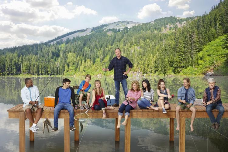 Tim Allen (stående) er midtpunktet i serien ’Last Man Standing’. 