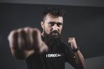 Den tysk-tyrkiske rapper og bokser Ünsal Arik nægter at tage til Tyrkiet, hvor han er anklaget for at opponere mod regimet i Ankara. 