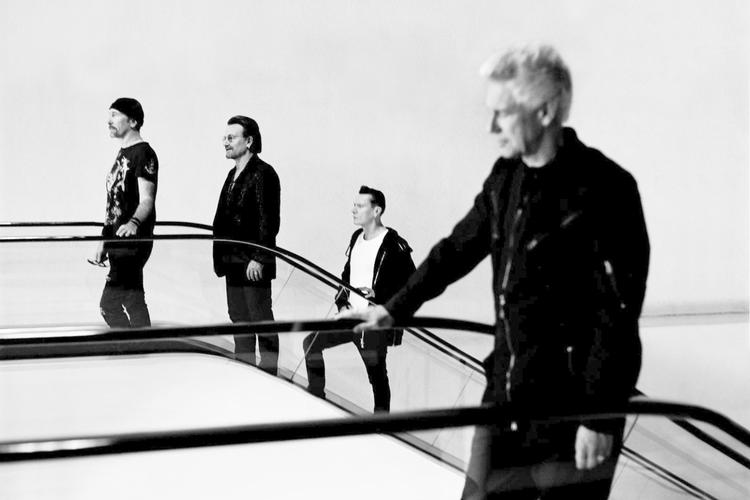 ’The Edge’, Bono, Larry Mullen jr. og Adam Clayton har som U2 i 40 år altid forsøgt at forny sig og opnå kulturel betydning i samtiden. Deres nye album viser, at de i dag er bedst, når de slapper lidt af og bare forfiner det i stort og småt hymniske udtryk, der nu engang er deres. 