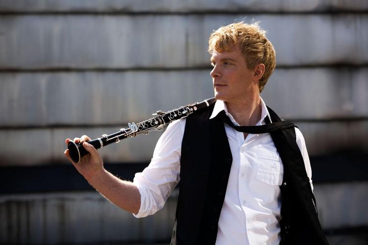 Den svenske klarinettist Martin Fröst har samlet et hold af ligesindede til sin indspilning af Olivier Messiaens apokalyptiske, men smukke ’Kvartet til tidens ende’. 