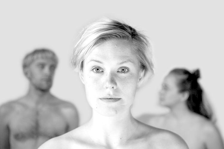 Sofie Torp veksler fint mellem det morsomme og det melankolske i den dramatiske fortolkning af romanen. 