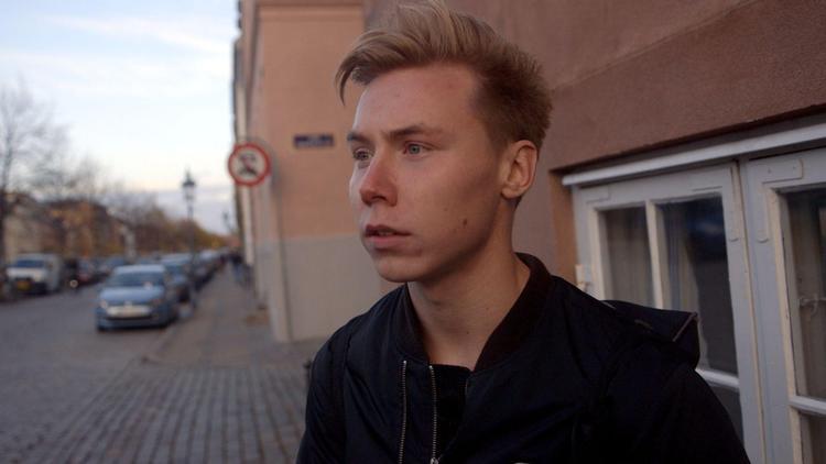 Karl er søn af en misbruger. Et hårdt liv, han fortæller fint om i en dokumentarudsendelse på DR 3. 