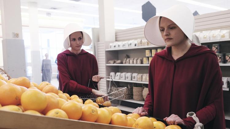 The Handmaid's Tale er ifølge Politikens tv-redaktør årets bedste serie.  