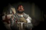 På papiret lyder det jo altid godt med tempelriddere og bølgende barme, men 'Knightfall' mangler fremdrift. 