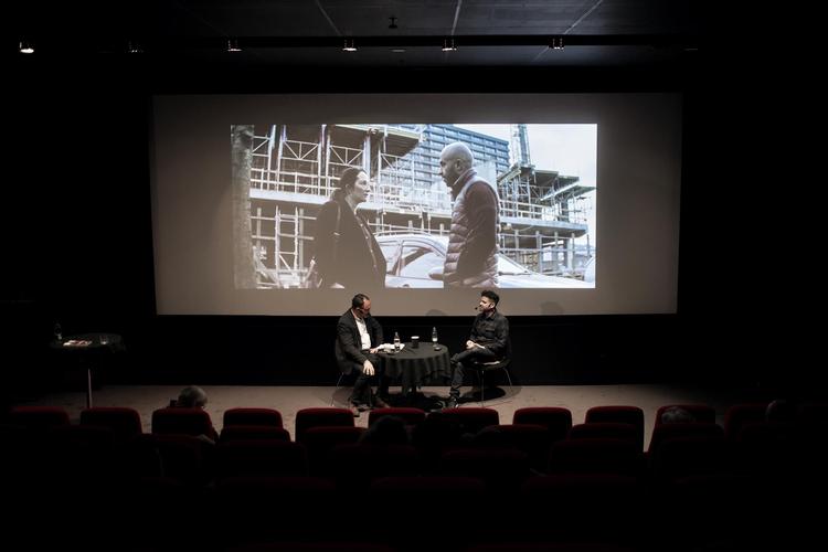 Professor emeritus Ib Bondebjerg (tv.) skulle tale om ’Dansk film og kulturel globalisering', og den debat blev instruktør Fenar Ahmad (th.) hurtigt en del af på Cinemateket. 