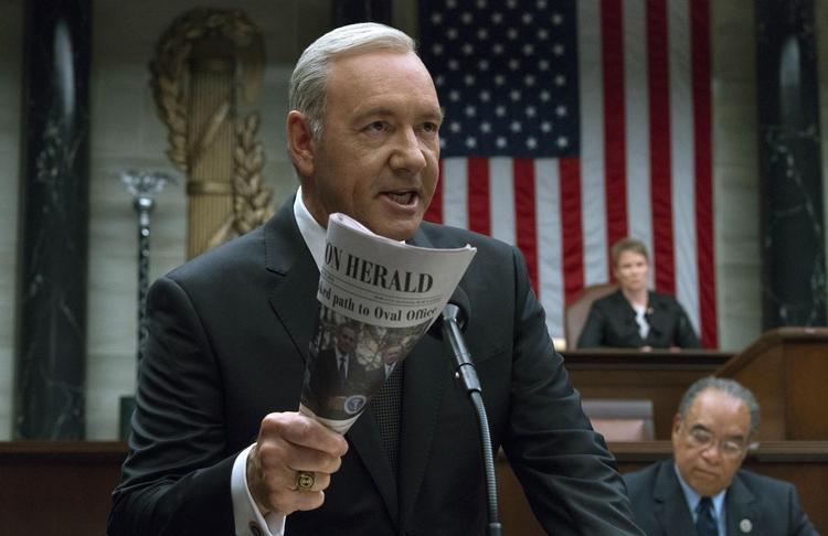 Frank Underwood, spillet af Kevin Spacey, nåede at blive gråhåret før sin død i 'House of Cards'. Foto: David Giesbrecht/Netflix via AP
 Netflix/AP