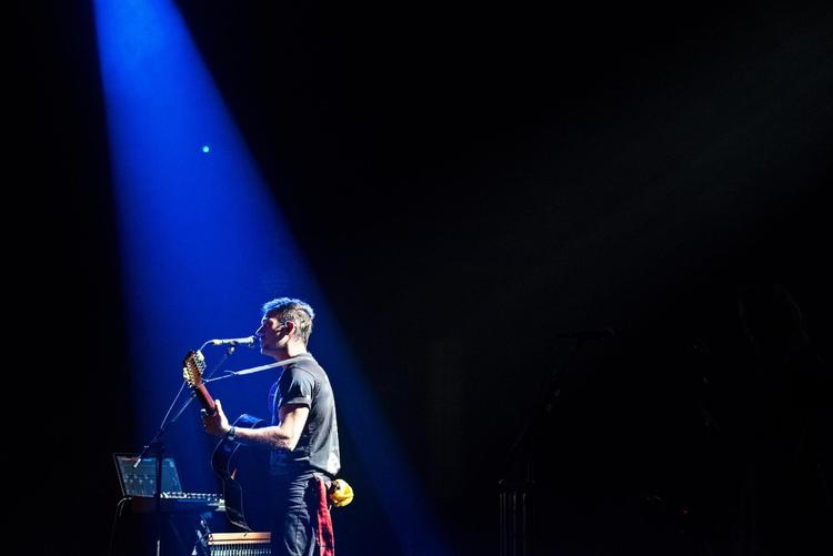 Sufjan Stevens fandt et lys i mørket, da han skrev sange om sin afdøde mor. 